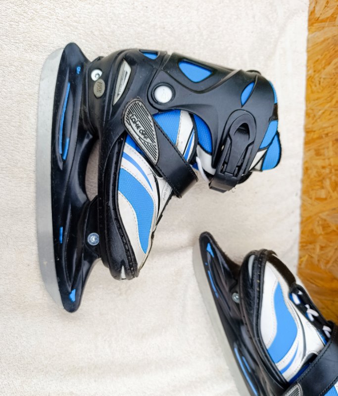 Lyžařská přilba UVEX - velikost 51-55