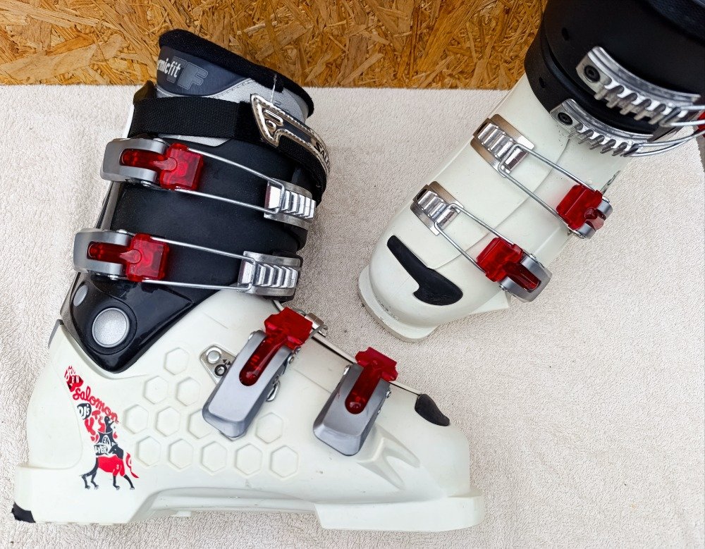 Lyžařská přilba UVEX - velikost 51-55