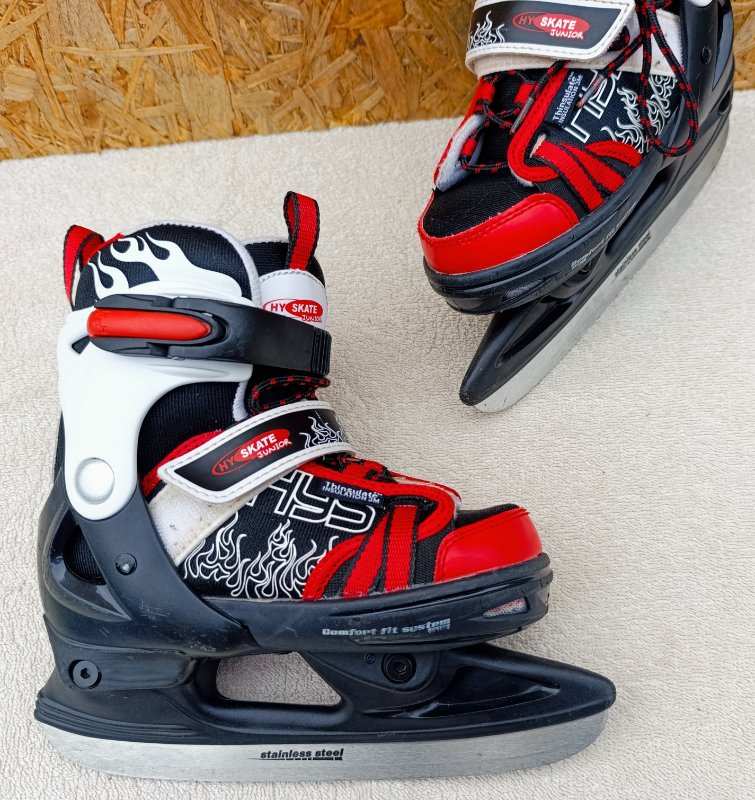 Lyžařská přilba UVEX - velikost 51-55