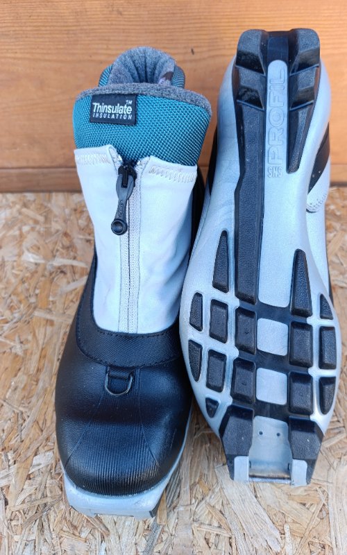 Přilba na lyže Cébé 